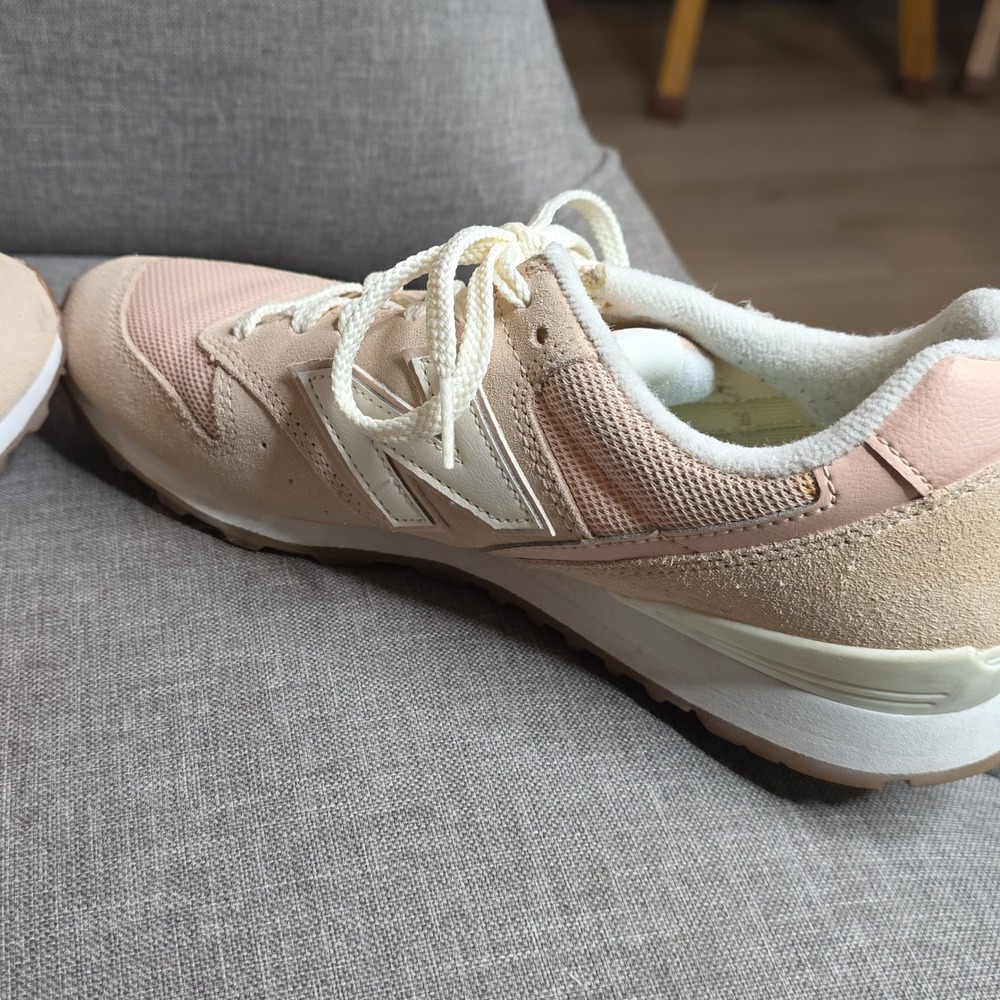 New Balance 996 Womens Peach Pink Suede Mesh Sneakers WL996JR2 Size 9.5 - Picture 7 of 8